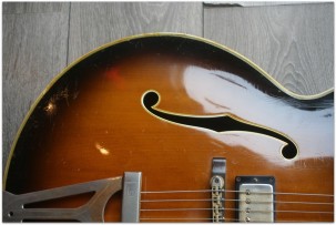 GIBSON Original 1968 Super 400 CES Sunburst with Florentine Cutaway 895522 and her original hardcase