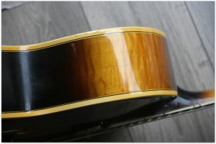 GIBSON Original 1968 Super 400 CES Sunburst with Florentine Cutaway 895522 and her original hardcase