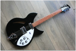 RICKENBACKER 330 Black Year 2011