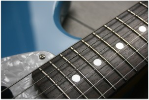 FENDER Traditional Mustang 70 Matching Head in California Blue, Made In Japan