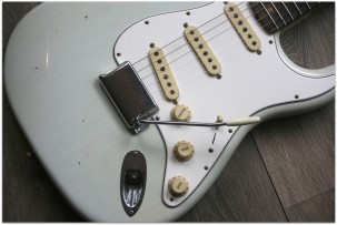 FENDER 1964 Stratocaster Journeyman Relic,Rosewood Fingerboard, Super Faded Sonic Blue