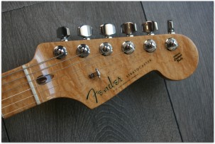 FENDER Custom Classic Stratocaster Sunburst CN97584