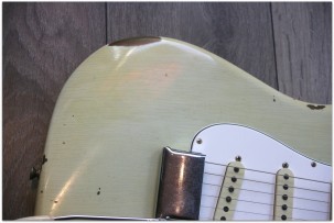 FENDER "Limited Roasted Tomatillo Stratocaster Relic Rosewood Fingerboard Aged Olympic White"