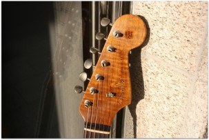 FENDER "Limited Roasted Tomatillo Stratocaster Relic Rosewood Fingerboard Aged Olympic White"