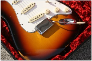 FENDER "Custom Shop 1967 Stratocaster Relic, Rosewood, Three Tone Sunburst"