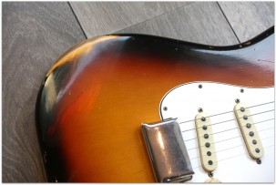 FENDER "Custom Shop 1967 Stratocaster Relic, Rosewood, Three Tone Sunburst"