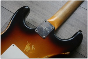 FENDER "Custom Shop 1967 Stratocaster Relic, Rosewood, Three Tone Sunburst"