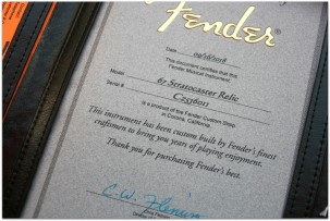 FENDER "Custom Shop 1967 Stratocaster Relic, Rosewood, Three Tone Sunburst"