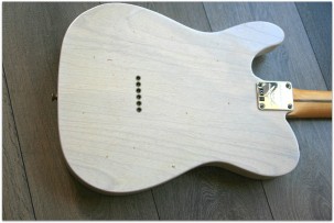 FENDER "EU Masterdesign 1953 Telecaster Journeyman White Blonde"