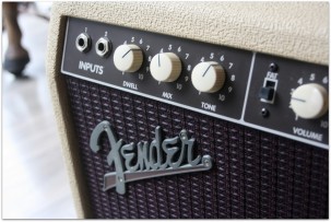 FENDER "Vibro-King 60-Watt 3x10 White"