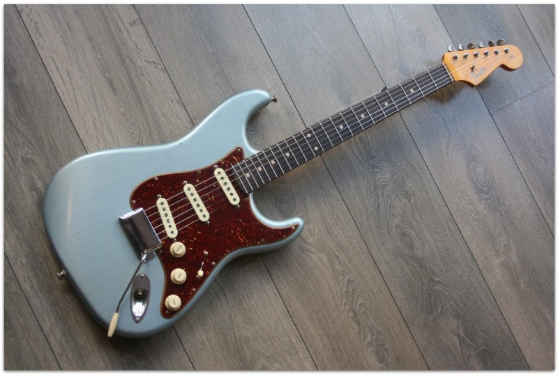 FENDER "Postmodern Stratocaster Rosewood Journeyman Relic Faded Aged Blue Ice Metallic"