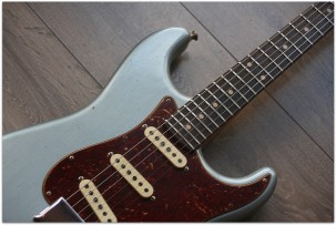 FENDER "Postmodern Stratocaster Rosewood Journeyman Relic Faded Aged Blue Ice Metallic"