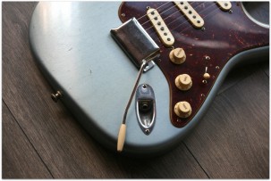 FENDER "Postmodern Stratocaster Rosewood Journeyman Relic Faded Aged Blue Ice Metallic"
