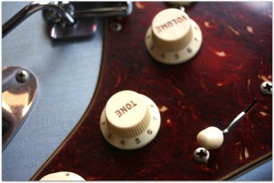 FENDER "Postmodern Stratocaster Rosewood Journeyman Relic Faded Aged Blue Ice Metallic"