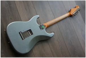 FENDER "Postmodern Stratocaster Rosewood Journeyman Relic Faded Aged Blue Ice Metallic"