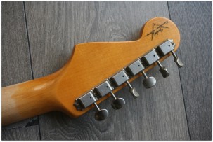 FENDER "Postmodern Stratocaster Rosewood Journeyman Relic Faded Aged Blue Ice Metallic"