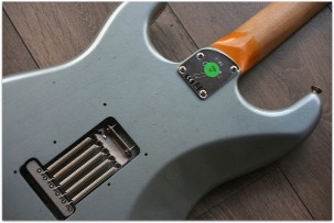 FENDER "Postmodern Stratocaster Rosewood Journeyman Relic Faded Aged Blue Ice Metallic"