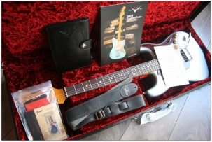 FENDER "Postmodern Stratocaster Rosewood Journeyman Relic Faded Aged Blue Ice Metallic"