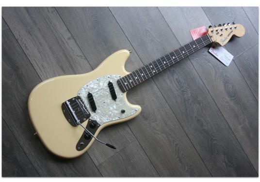 FENDER &quot;American Performer Mustang Vintage White, Gig Bag&quot;