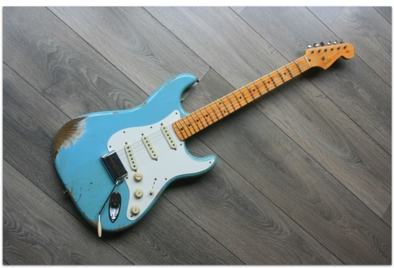 FENDER "Custom Shop '59 Stratocaster Journeyman Daphne Blue"