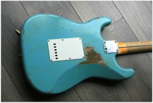FENDER "Custom Shop '59 Stratocaster Journeyman Daphne Blue"