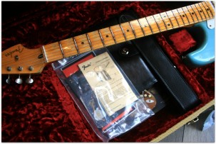 FENDER "Custom Shop '59 Stratocaster Journeyman Daphne Blue"