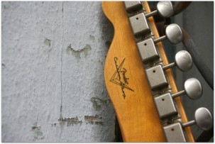 FENDER "Custom Shop Postmodern Telecaster 2019 Journeyman Relic Aged Olympic White and Charcoal Frost Metallic"