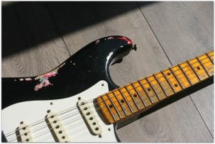 FENDER "Custom Shop 57 Strat Heavy Relic Overspray Black Over Paisley" LIMITED