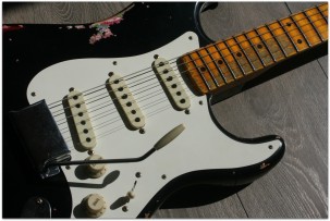 FENDER "Custom Shop 57 Strat Heavy Relic Overspray Black Over Paisley" LIMITED