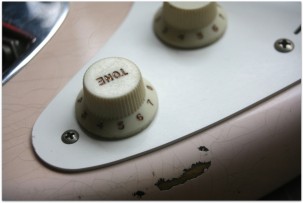 FENDER "Custom Shop 1959 Stratocaster Heavy Relic Limited Shell Pink over Three Choolate Sunburst"