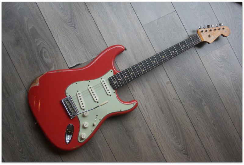 FENDER "Custom Shop 1963 Stratocaster Relic Fiesta Red"