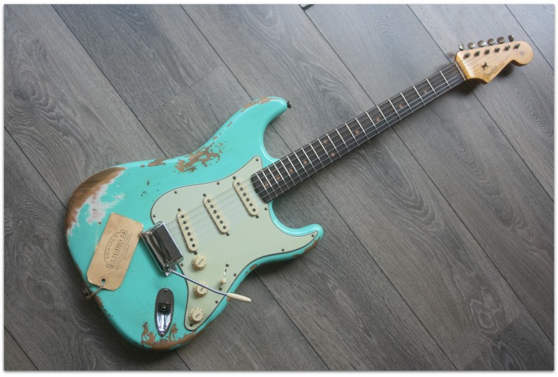 FENDER "Custom Shop 60 Stratocaster Fade Aged Heavy Relic Sea Foam Green"