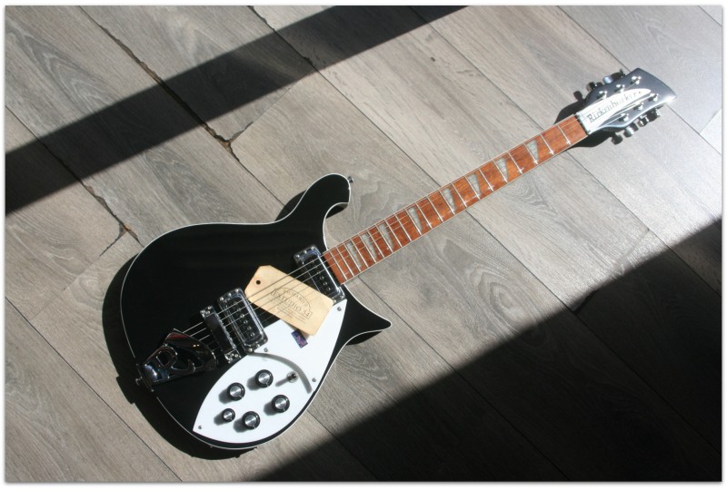 RICKENBACKER "620 Black"