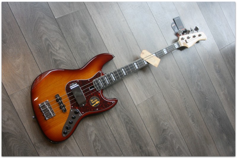 SIRE "Marcus Miller V7 2nd Generation | Alder, Tobacco Sunburst"