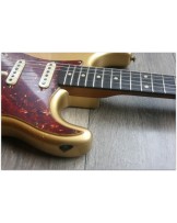 FENDER "Custom Shop Limited Roasted Poblano Stratocaster Heavy Relic Azteca Gold Over Three Tone Sunburst" LIMITED EDITION