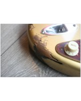 FENDER "Custom Shop Limited Roasted Poblano Stratocaster Heavy Relic Azteca Gold Over Three Tone Sunburst" LIMITED EDITION