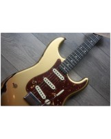 FENDER "Custom Shop Limited Roasted Poblano Stratocaster Heavy Relic Azteca Gold Over Three Tone Sunburst" LIMITED EDITION