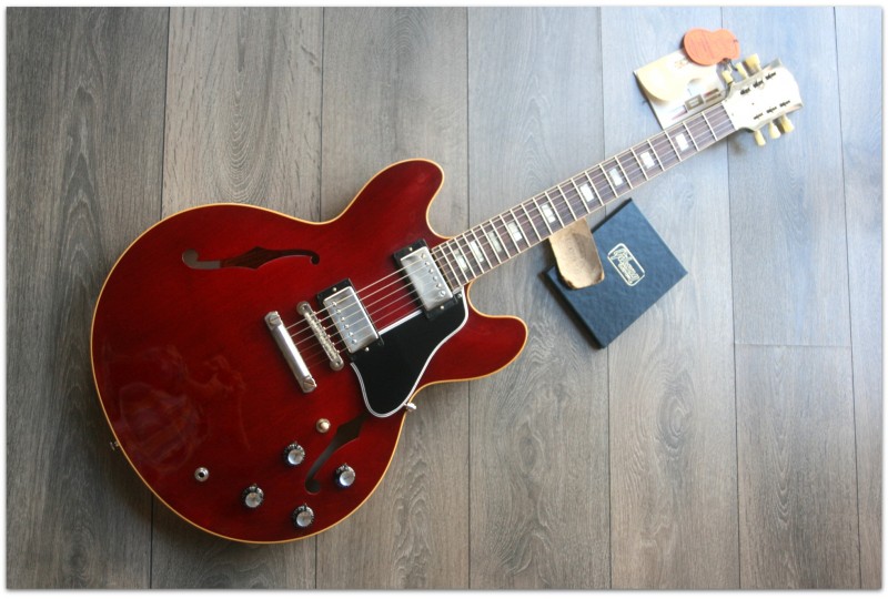 GIBSON "Custom Shop 1964 ES-335 Reissue - Sixties Cherry" HARDCASE