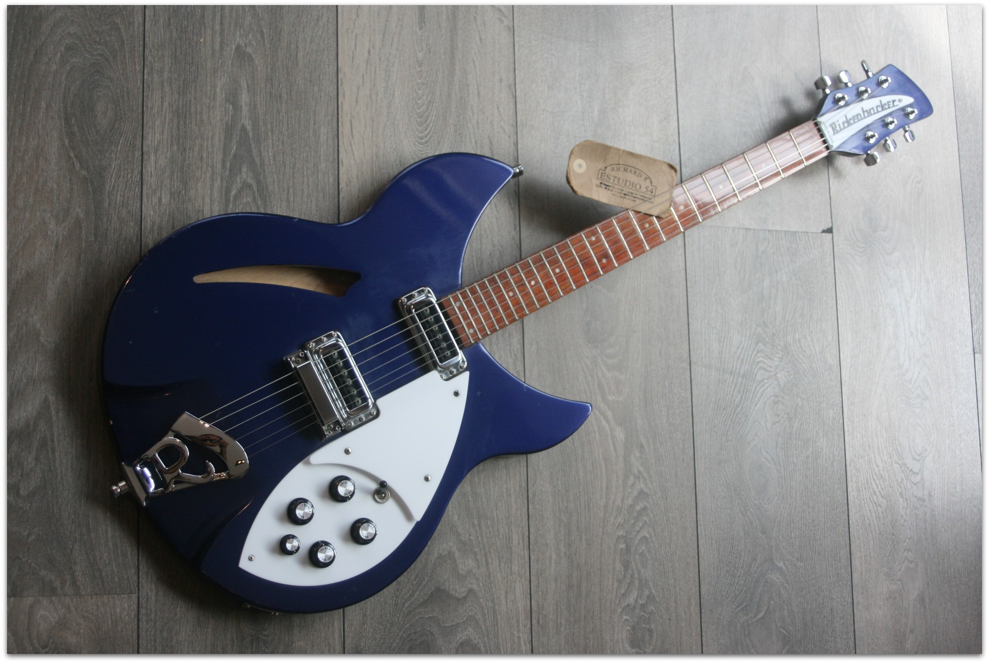 rickenbacker-330-midnight-blue