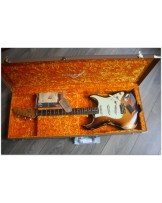FENDER "Custom Shop 1960 Stratocaster Relic Heavy Relic Faded Aged Three Tone Sunburst"