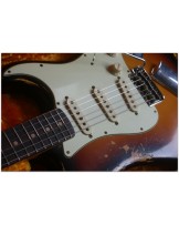 FENDER "Custom Shop 1960 Stratocaster Relic Heavy Relic Faded Aged Three Tone Sunburst"