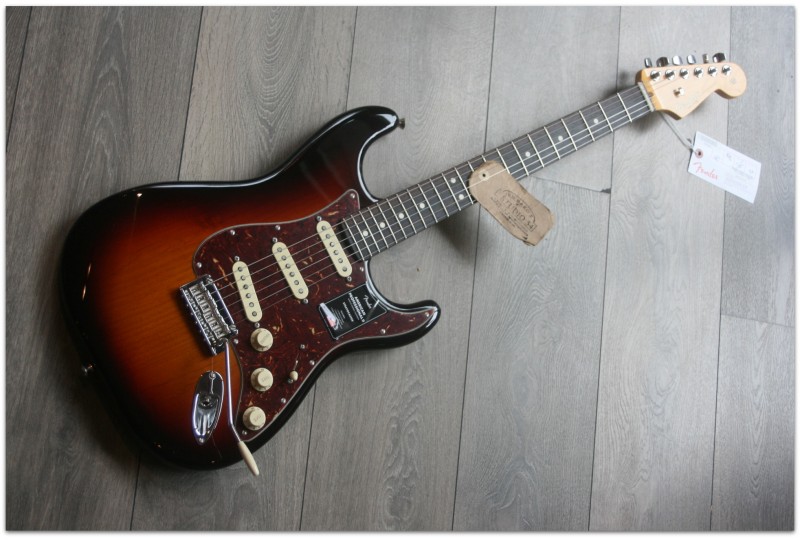 FENDER " American Professional II Stratocaster, Three Color Sunburst, Rosewood"