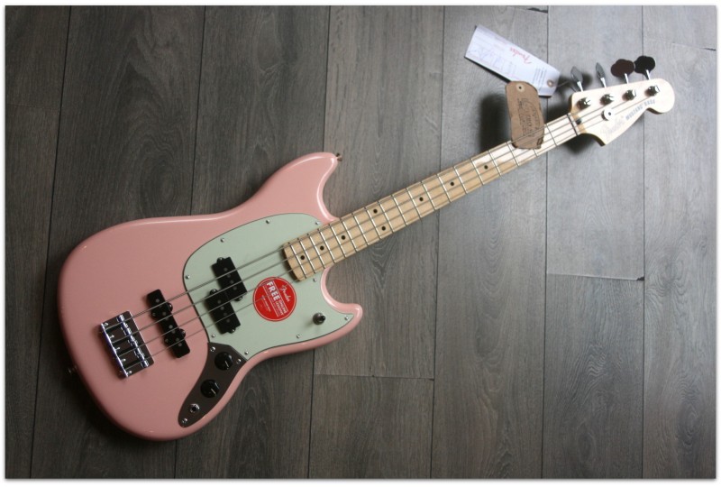 FENDER "Limited Edition Mustang PJ, Maple, Shell Pink"