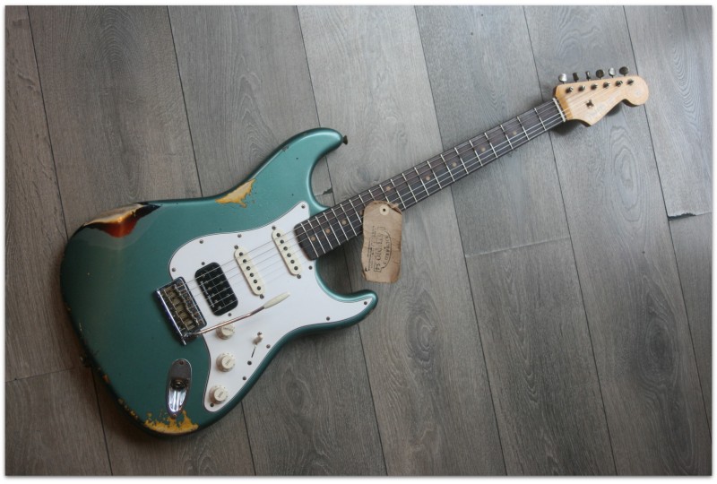 FENDER "Custon Shop ´63 Stratocaster HSS, Relic, Rosewood, Sherwood Metallic Over Three Tone Sunburst"