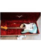 FENDER "Custon Shop ´63 Stratocaster HSS, Relic, Rosewood, Sherwood Metallic Over Three Tone Sunburst"
