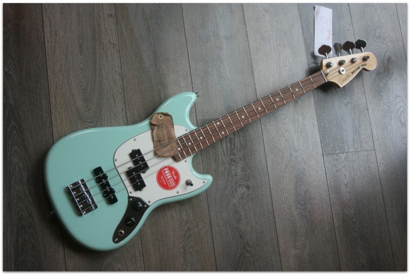 FENDER "LIMITED Mustang PJ Bass Surf Green"