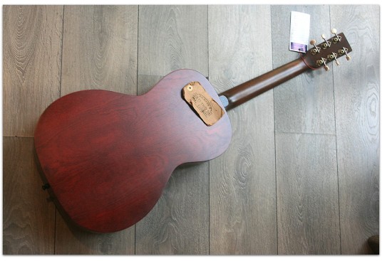 Art &amp; Lutherie &quot;Roadhouse Tennesse Red&quot;