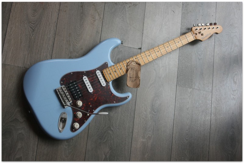 WOODSTOCK GUITAR "Oldboy HSS, Surf Blue with Blues Reunion Gig Bag"