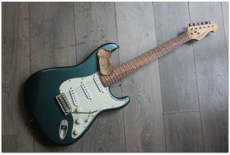 WOODSTOCK GUIITARS "Oldboy, SSS, Dark Sherwood with Blues Reunion Gig Bag"