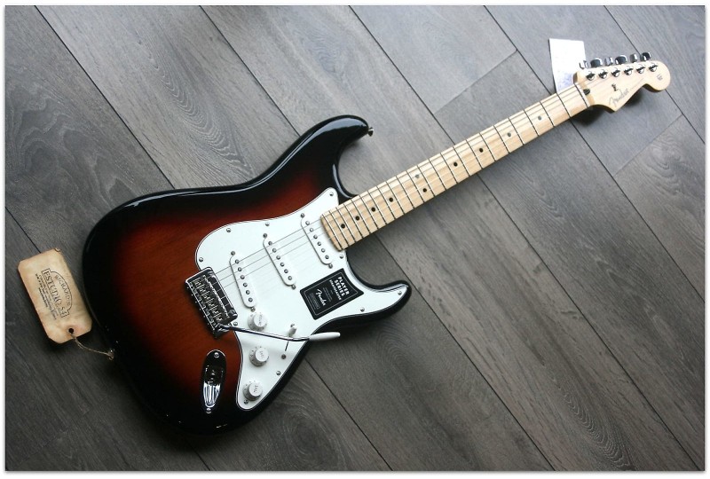 Fender "Player Strat Two Tone Sunburst , Maple"